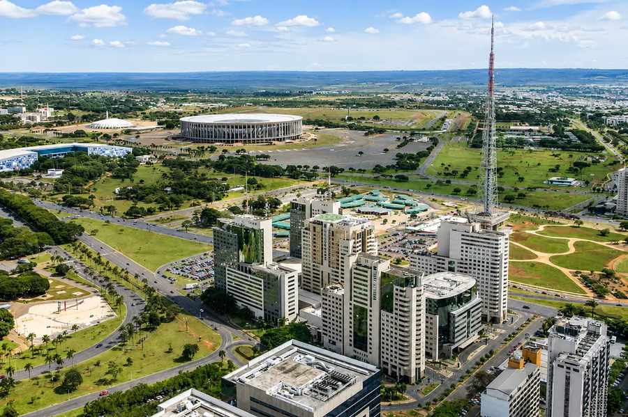 Vista aérea de Brasília, a uma curta viagem ao norte do hotel